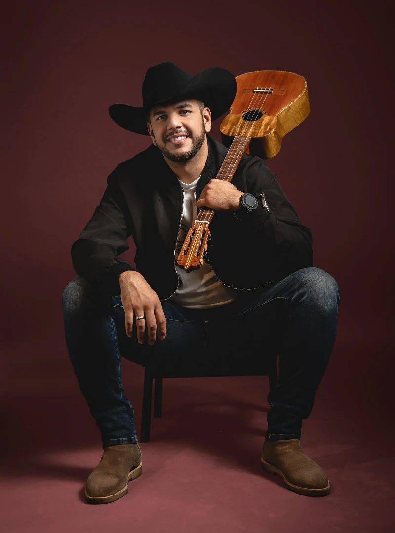 Cesar Mendoza en el estudio